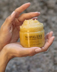 Hands holding Nopalera Dulce de Cuerpo Cactus Body Polish